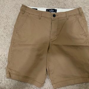 Khaki Hollister classic shorts size 32